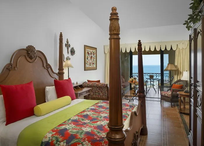 Hacienda Encantada & Residences 5*